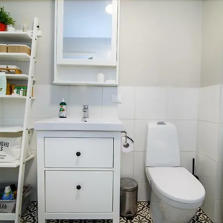 #stayhere - Comfy & Stylish With Patio Close To Old Town Apartment